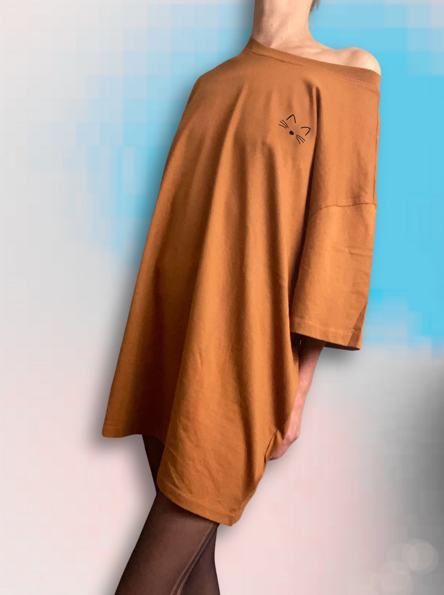 CAT, T-Shirt Kleid, Toffee, kurzes Oversized Kleid mit Micro Katzen Print, orange-braun, schwarz