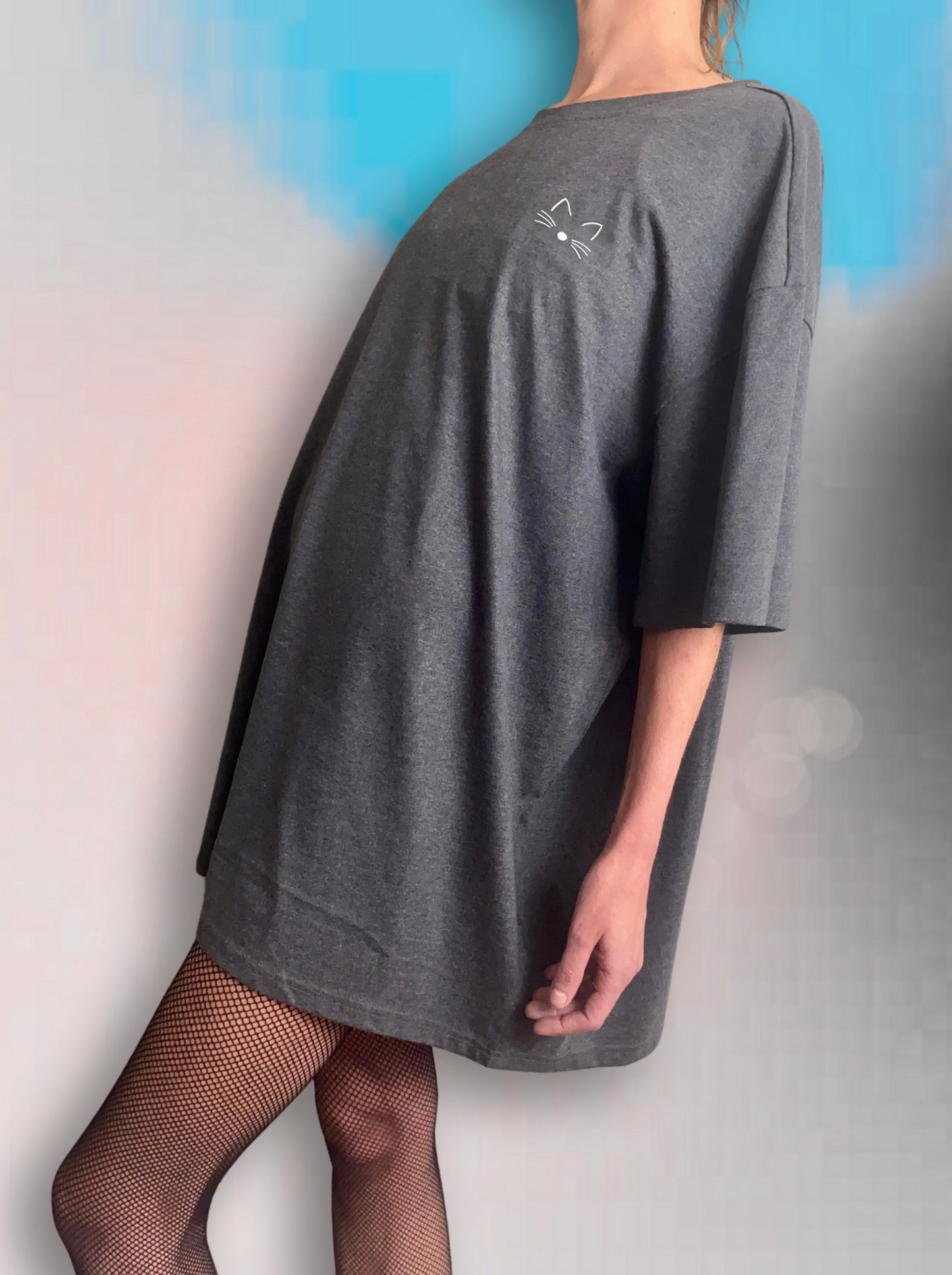 CAT, T-Shirt Kleid, oversized geschnitten, lässiges Grau, Minikleid mit Katzen Micro-Print