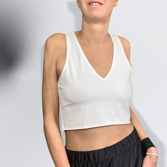 V-NECK.CropTop, Weiss.1. schmal geschnittenes Croptop mit V-Ausschnitt, Offwhite